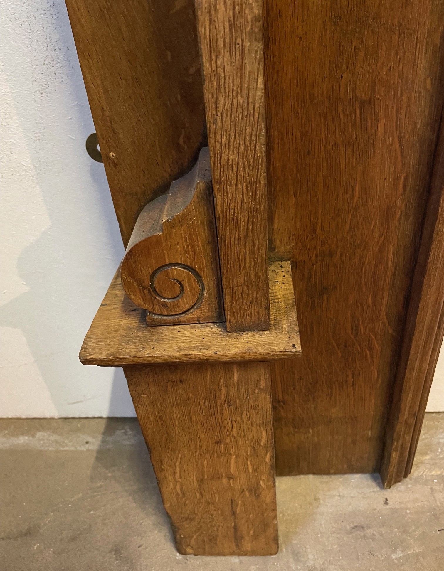 Antique Edwardian Art Nouveau oak fire surround - leg detail