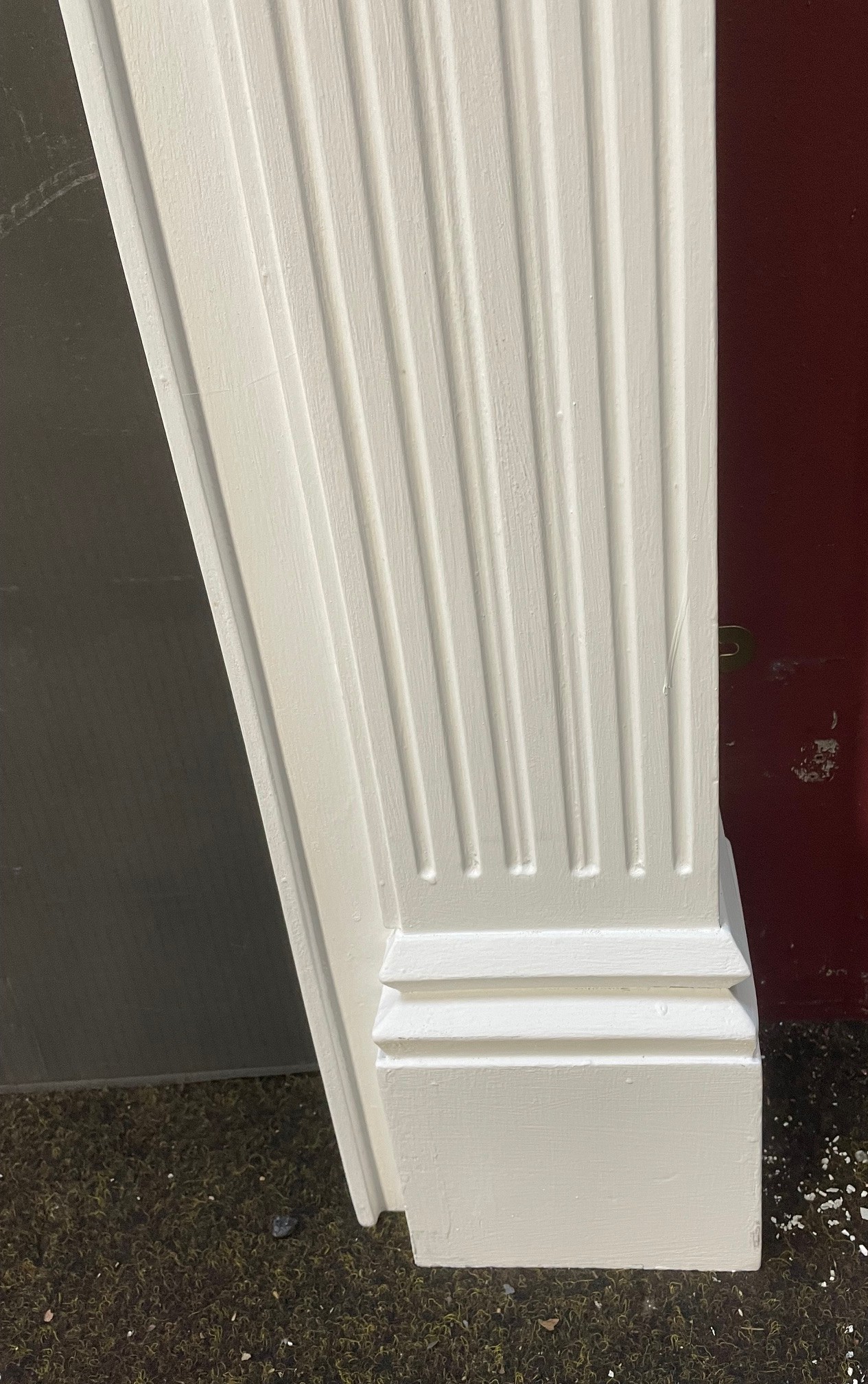 Vintage Georgian style fire surround - leg